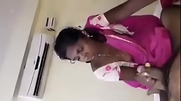 Desi tante lagi ngewe mulut, bikin muncrat