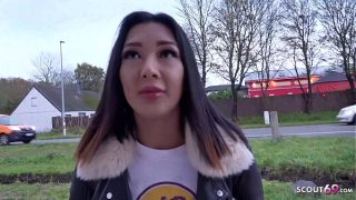 GERMAN SCOUT – THAI TEEN KITTY DARI FLENSBURG DI CASTING JALANAN ASLI DIENTOT SAMPE NANGIS