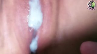สาวไทยหื่นจัดตอนผัวไม่อยู่ โดนเย็ดหีแตกคารังน้ำควายไหลทะลัก Creampie