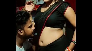 Desi bhabhi saree navel ngentot bikin crot