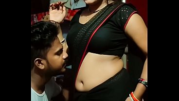 Desi bhabhi saree navel ngentot bikin crot