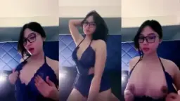 Julia Lea Pamer Memek Coklat Mulus Polos