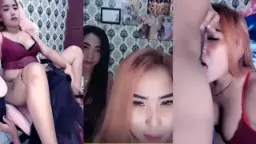 Moza suruh bestienya jilat memeknya sampe basah kuyup.