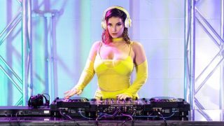 TOTM si Party Girl, siap digoyang di pesta