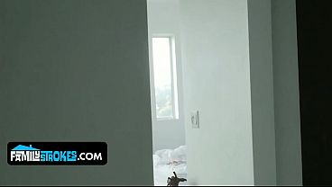 Blonde sialan Daisy Stone meraung kena pancut stepbro yang horny