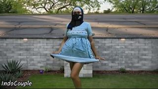 Cewek jilbab mahasiswi muslim jogging di tempat umum, ngasih blowjob demi duit