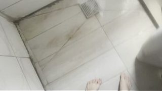 Gue nemu dildo di kamar ibu tiri Arab, lalu gue kasih cobain kontol asli.