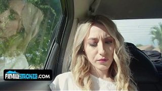 Ibu montok Vivianne DeSilva dan Sophia manis saling bergantian nikmati kontol dalam threesome panas.