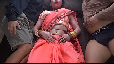 Ngentot berondong sama mama tiri India sendirian, gaya hot desi penuh nafsu