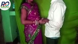 Desi Tonshahar punya Bhabhi Rasili, angkat saree basah, jadi kuda betina, bokong dan memeknya digenjot, kontolnya dihisap, suara Hindi bikin makin nafsu.