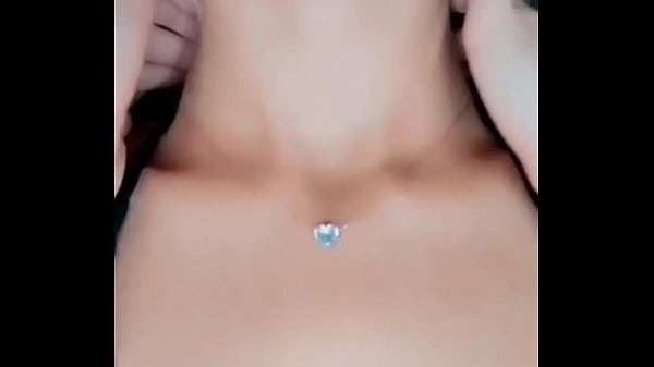 Nih bocah ABG lagi colmek di live, bikin kontol tegang.