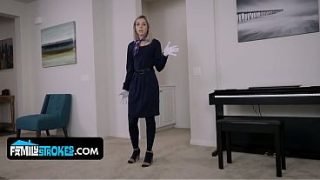 Blonde montok Allie Nicole dimuntahin kontol bego stepbro yang horny