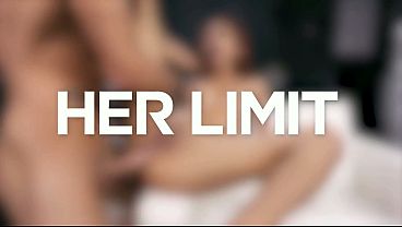 Cepek Asia langsing pake lingerie pink… diminyaki habis, kontolnya dimasukin ke lubang pantat sampai meraung.