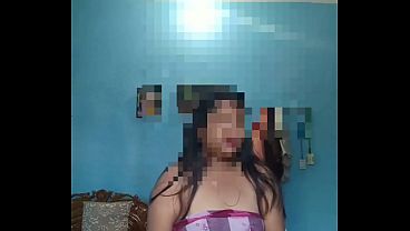Video stepmom desi India genit, menggoda dengan gaya nakal bikin makin panas.