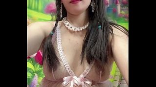 Gadis manis Asia, bikin ngaceng tiap lihat bibir merahnya.