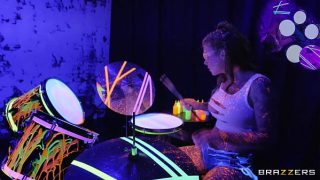 Tonton Trailer Penuh Bang The Drummer dari Brazzers, bikin makin greget di https://zzfull.com/drumm