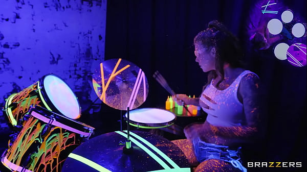 Tonton Trailer Penuh Bang The Drummer dari Brazzers, bikin makin greget di https://zzfull.com/drumm