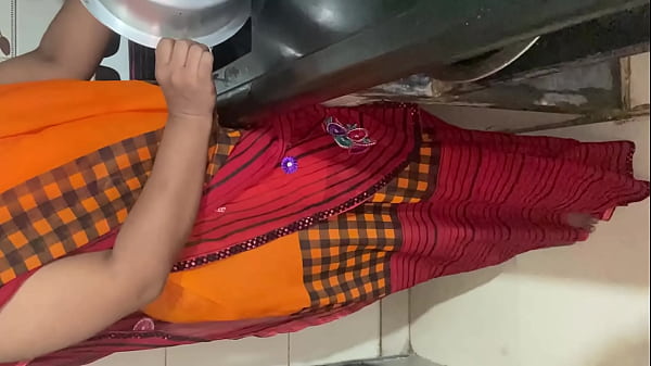 Bhabhi ko devar ne kitchen se bedroom me bula kar jor jor se choda, suhali awaaz mein chudai ki viral Hindi sex MMS