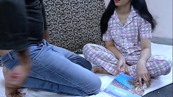 Mosi ki ladki ko nanga kar ke jor jor se choda, ghar ke samne family ke saath.