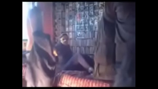 Pasangan Desi Ngewe Bertiga – Aksi Nekat Part 1