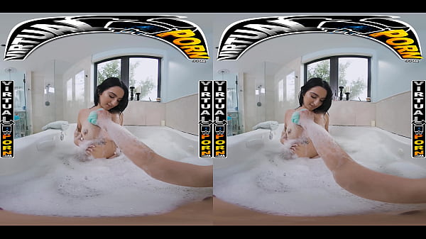 VIRTUAL PORN – Kiana Kumani Basah Liar di Kamar Mandi Berujung Aksi Ngencengin Kontol dan Memek Bareng Kakak Tiri