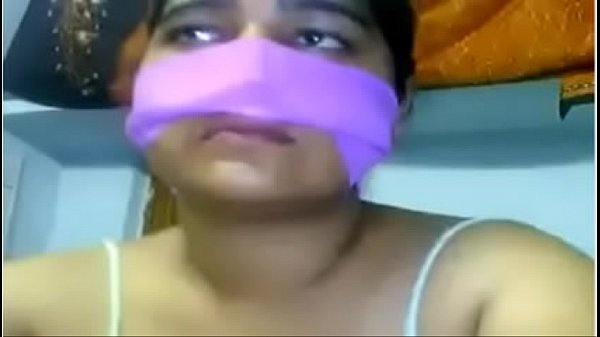 Desi cewek Neha siap digoyang, bibirnya merah basah, badan panas minta dipegang.