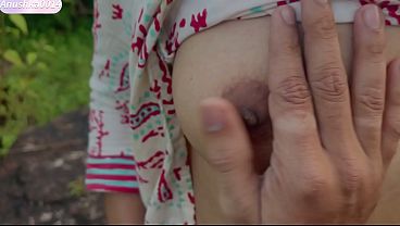 Desi desa cewek India main di hutan, video ngentot panas.